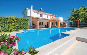 Awesome home in Frkeci with WiFi and 4 Bedrooms